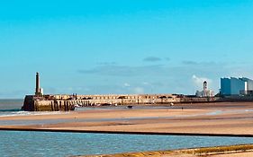 Luxury 2 Bed Apartment With Stunning Sea View Steps From Old Town And Dreamland